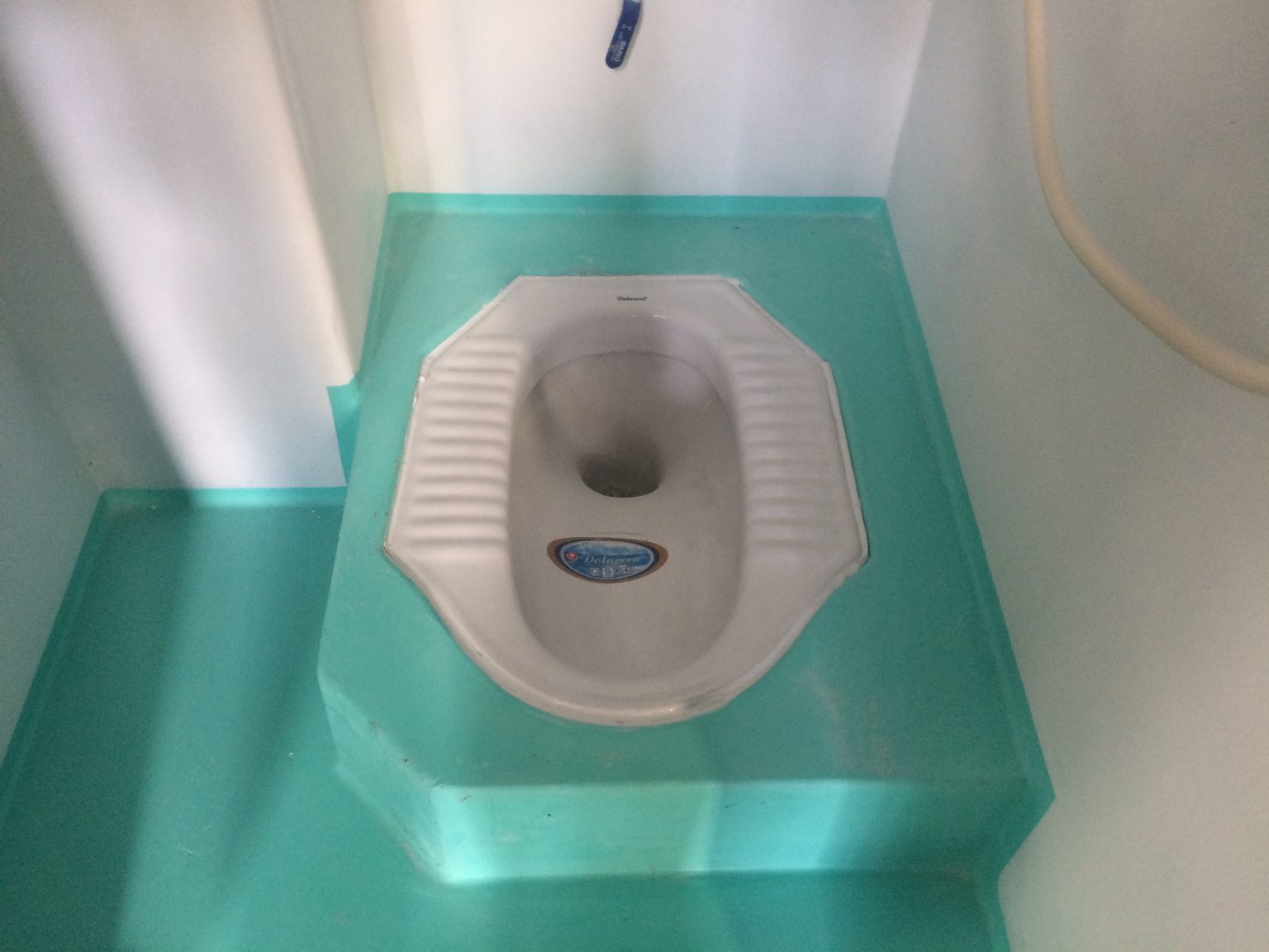 Bàn cầu xổm âm sản