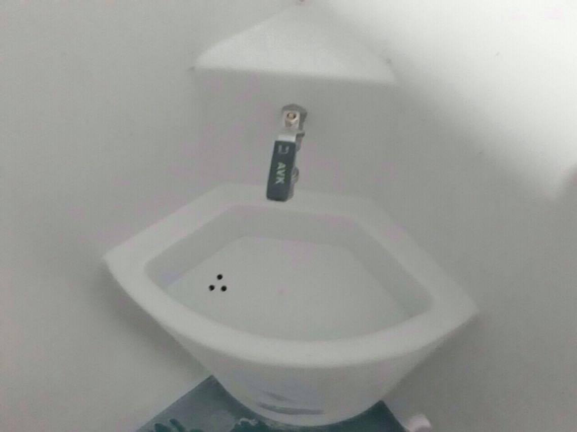 Lavabo đúc liền khối