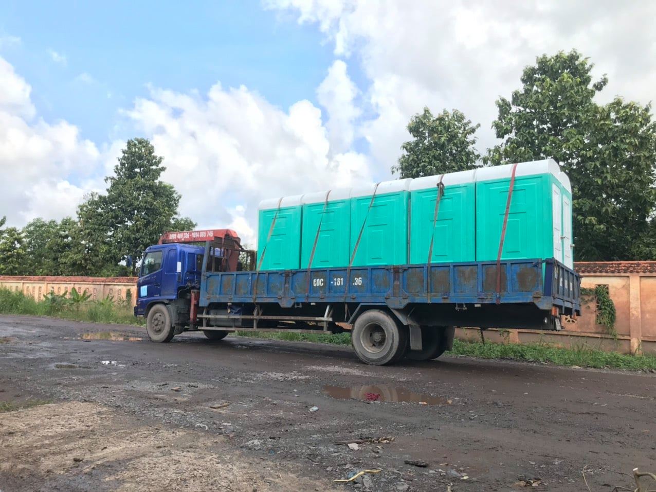 Giao nhà vệ sinh di động phòng chống dịch bệnh