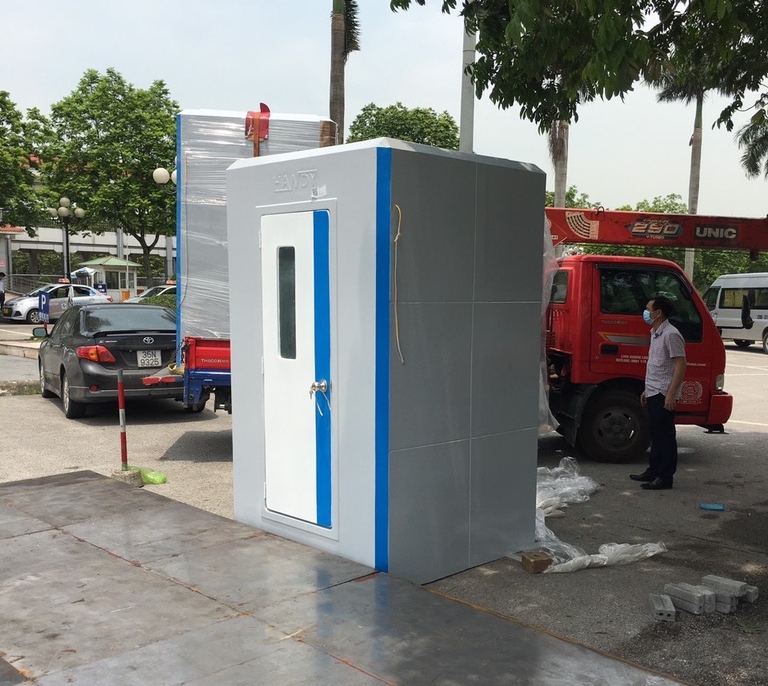 Lắp đặt nhà vệ sinh kiêm tắm di động 2 trong 1